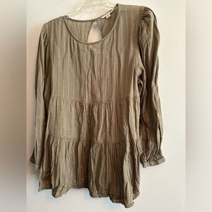 EUC American Eagle tiered open back top.